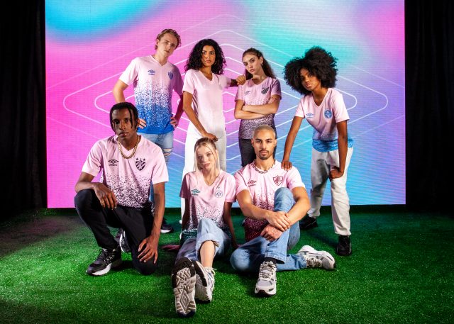 Umbro Brasil presenta una nueva camiseta en la campaña Octubre Rosa