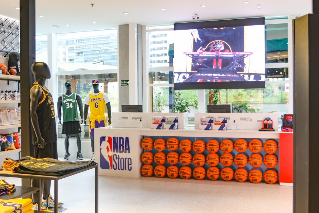 NBA Store Arena - Morumbi Town Shopping - em São Paulo. - Família