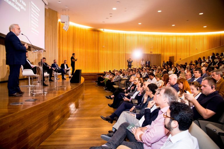 Petrobras assina protocolo para criação do Rio Energy Bay