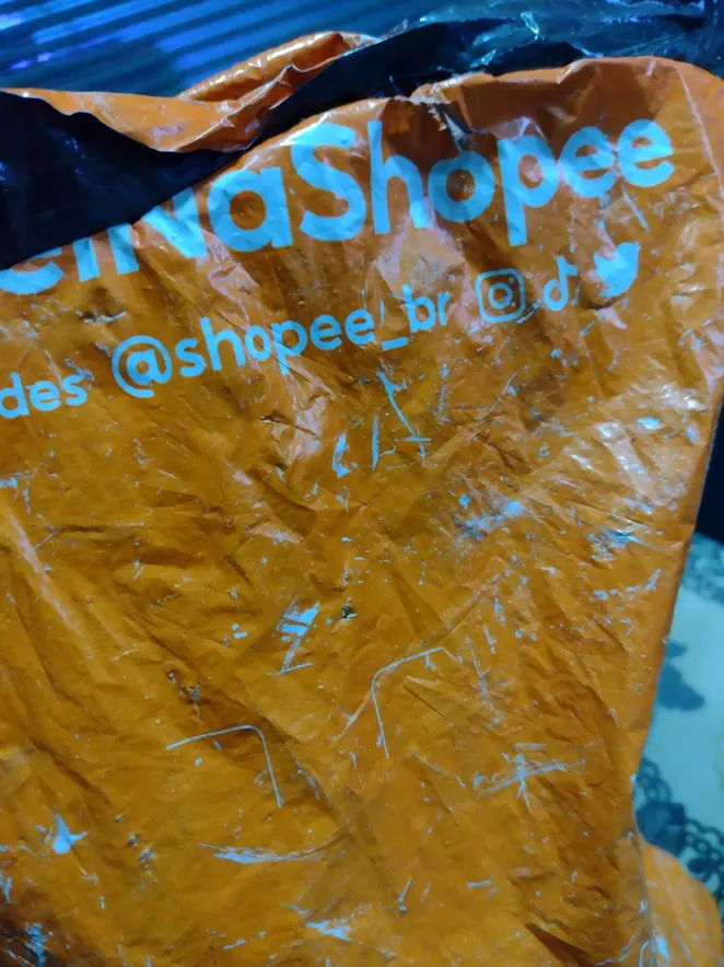 Clientes da Shopee denunciam comunicação falsa de entregas de