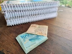 Escolas elevam o custo educacional ao exigir materiais pedagógicos exclusivos e atualizados