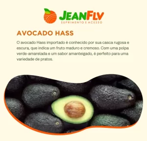 O avocado Hass importado é conhecido por sua casca rugosa e escura, que indica um fruto maduro e cremoso.