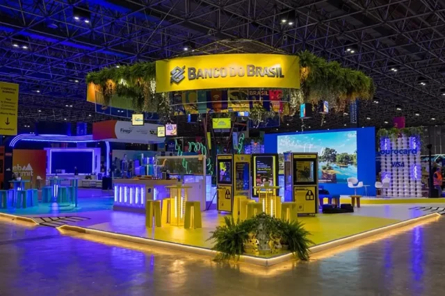 Estande do Banco do Brasil no Web Summit Rio 2025.