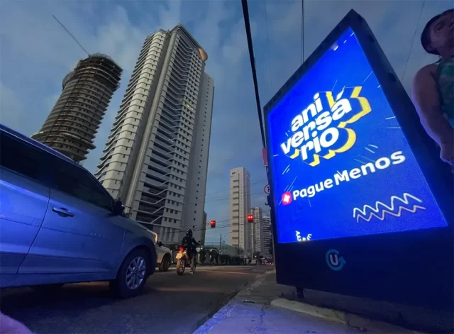 Um dos destaques da campanha é a ação de OOH na capital cearense, realizada em parceria com a Eletromidia Ceará e a Urbmídia.
