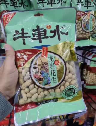 Pelas ruas do bairro, é possível experimentar o melhor da culinária japonesa e de outras culturas asiáticas.