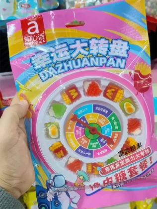 Pelas ruas do bairro, é possível experimentar o melhor da culinária japonesa e de outras culturas asiáticas.