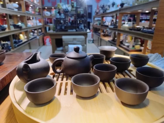 Pelas ruas do bairro, é possível experimentar o melhor da culinária japonesa e de outras culturas asiáticas.