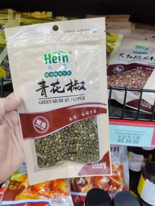 Pelas ruas do bairro, é possível experimentar o melhor da culinária japonesa e de outras culturas asiáticas.