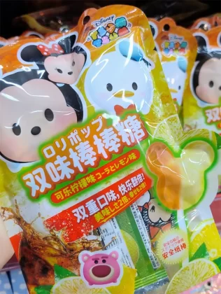 Pelas ruas do bairro, é possível experimentar o melhor da culinária japonesa e de outras culturas asiáticas.