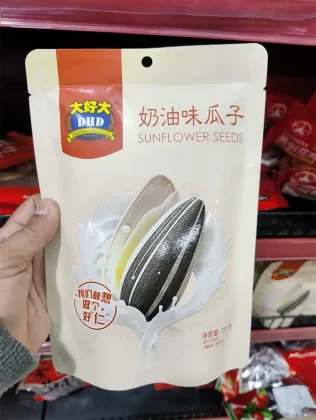 Pelas ruas do bairro, é possível experimentar o melhor da culinária japonesa e de outras culturas asiáticas.