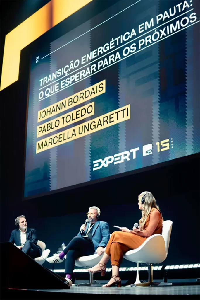 Testes de veículos, experiências e networking marcam estandes das marcas.