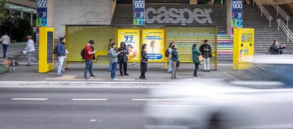 Com ação interativa, e-commerce distribui cupons de desconto em ponto icônico de São Paulo.