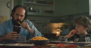 Filme criado na França ganha versão brasileira e reforça o propósito da marca de unir pessoas à mesa.