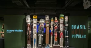 Alguns mestres são homenageados com salas próprias, como Nino (CE), Zé do Chalé (SE) e Mestre Cunha (PE). Destaque também para trabalhos de Mestre Vitalino (PE), Ana das Carrancas (PE), Nhô Caboclo (PE), Oziel (PB), entre outros.