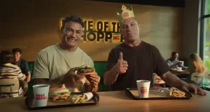 Marca transforma briga do evento Spaten Fight Night em humor inteligente para divulgar o “King em Dobro”