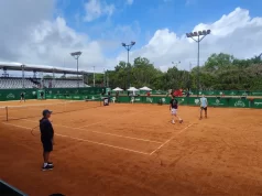 O sol voltou na Costa do Sauípe Open; confira a programação desta quinta-feira (23/10) Tenistas iniciam aquecimento nas quadras de saibro e rápida