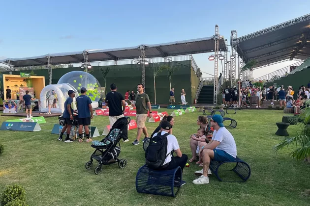 Espaço reúne marcas parceiras, gastronomia, lifestyle e celebra a história do tênis em um dos torneios mais aguardados da temporada.