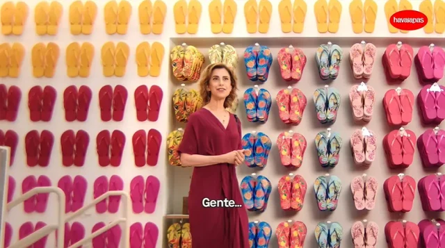 Havaianas lança campanha com Fernanda Torres para o verão Com tom leve e divertido, os filmes destacam a essência autêntica da marca.