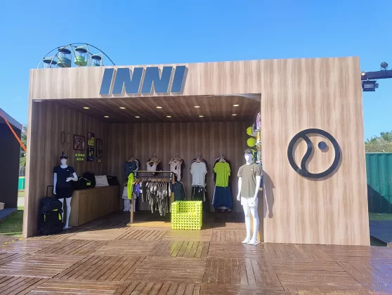 Espaço reúne marcas parceiras, gastronomia, lifestyle e celebra a história do tênis em um dos torneios mais aguardados da temporada.