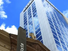 Prefeitura de São Paulo esclarece operação que resultou na apreensão de carrinho de bebidas na Avenida Paulista Após vídeos viralizarem nas redes sociais mostrando a ação da Guarda Civil Metropolitana e a reação de um empreendedor conhecido como “Espetinho Paulista”, a Prefeitura divulgou nota oficial explicando os motivos da fiscalização e reforçando as regras para o comércio ambulante regularizado na cidade.