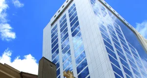Após vídeos viralizarem nas redes sociais mostrando a ação da Guarda Civil Metropolitana e a reação de um empreendedor conhecido como “Espetinho Paulista”, a Prefeitura divulgou nota oficial explicando os motivos da fiscalização e reforçando as regras para o comércio ambulante regularizado na cidade.