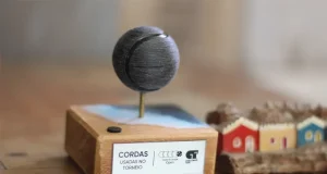 Criada por Peter Ting, a marca se tornou referência nacional ao reciclar materiais esportivos e transformá-los em objetos de memória afetiva, unindo esporte, design e educação ambiental.