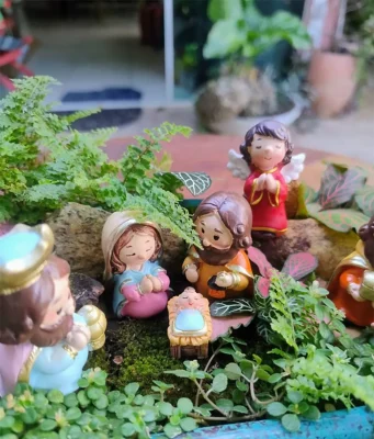 Jardim em Miniatura lança catálogo especial de Natal e Ano Novo Projetos com mini jardins e terrários com presépios e miniaturas temáticas.