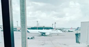 Após vendaval que cancelou mais de 300 voos em São Paulo, o CEO da LATAM, Jerome Cadier, pede desculpas públicas e explica os impactos operacionais. Saiba o que aconteceu e quais são os direitos dos passageiros segundo a ANAC.