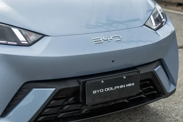 BYD ultrapassa 200 mil veículos eletrificados no Brasil, lidera com mais de 73% de market share em elétricos e consolida protagonismo na mobilidade sustentável em 2025.