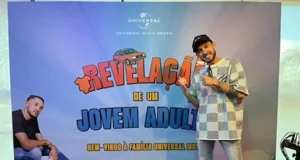 Grelo é celebrado na sede da Universal Music Brasil após indicação ao Prêmio Multishow. Recebido por Paulo Lima e Zeca Pagodinho, o cantor vive ascensão meteórica com o sucesso do álbum “É o Grelo”. Confira os detalhes da contratação e da trajetória do artista.