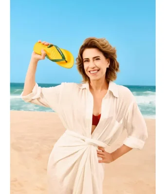 Havaianas leva “chinelada” nas redes por campanha com Fernanda Torres Havaianas enfrenta críticas nas redes sociais após campanha com Fernanda Torres ser interpretada como posicionamento político. Marca ainda não se pronunciou sobre o caso.