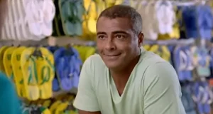 Havaianas já destacou o “pé direito” e as cores verde e amarelo em campanhas históricas. Polêmica com Fernanda Torres reacende debate sobre brasilidade da marca.