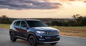 Jeep lança campanha “Last Chance Jeep” com descontos de até R$ 26 mil, supervalorização do usado e condições especiais para Renegade, Compass e Commander 2026. A oferta é válida durante todo o mês de dezembro.
