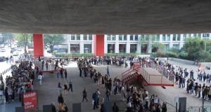 Público recorde ocorre em ano que museu dobra de tamanho, com e abertura do novo edifício e a concessão do Vão Livre, e também realiza exposição de Monet