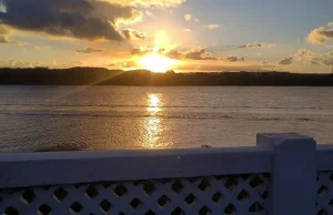 Alerta Vermelho: Brasil enfrenta onda de calor No Nordeste, durante o período de verão, com praias cheias de turistas, as temperaturas podem ultrapassar os 35 °C ao longo do dia, exigindo atenção redobrada com a proteção solar e a hidratação constante.