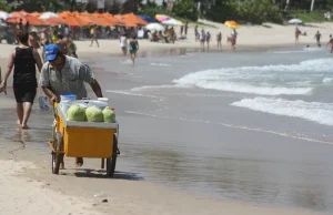 O que muda em Porto de Galinhas é apenas o tempero? Porto de Galinhas enfrenta denúncias de agressão e práticas abusivas contra turistas. Entenda o caso, os direitos violados e como se proteger.