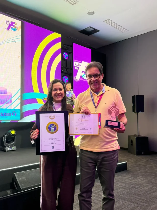 Yázigi Aracaju é reconhecido nacionalmente pela excelência em ensino de idiomas, inovação pedagógica e impacto social, conquistando o Prêmio de Superação de Desafio na Convenção Nacional de Franqueados 2025. Yázigi Aracaju recebe o Prêmio de Superação de Desafio na Convenção Nacional 2025, reforçando sua liderança em ensino de idiomas, inovação e impacto social.