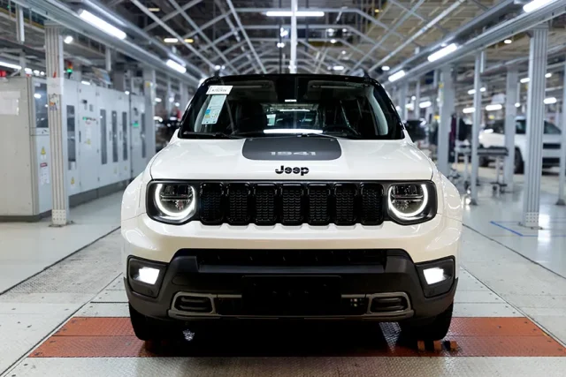 Ícone da Jeep, Renegade celebra 700 mil carros fabricados no país Primeiro modelo fabricado em Goiana (PE) redefine o segmento dos SUVs no país.