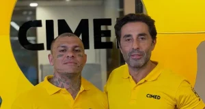 Cimed comemora 2 bilhões de visualizações em 7 dias após anunciar Toguro como Head de Comunicação, consolidando estratégia digital e influência cultural.