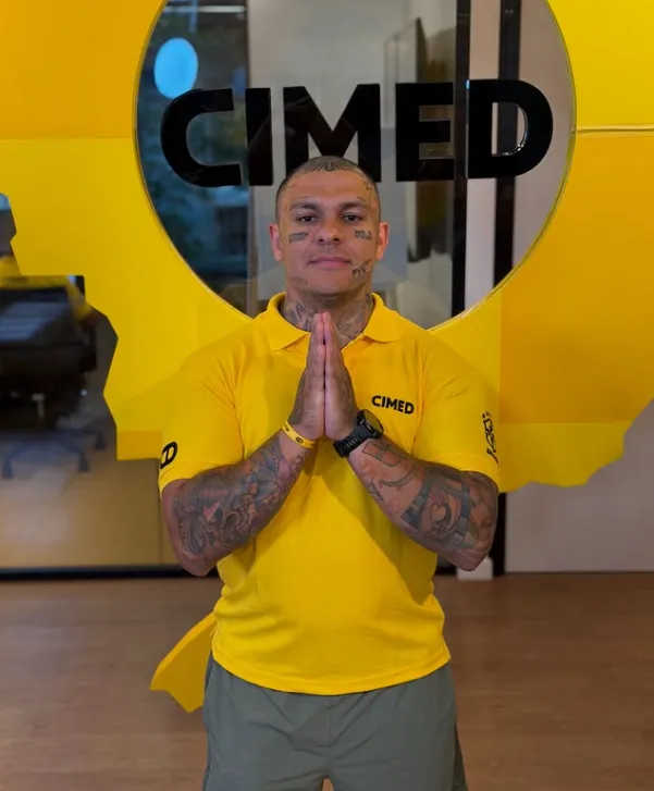 Cimed comemora 2 bilhões de visualizações em 7 dias após anunciar Toguro como Head de Comunicação, consolidando estratégia digital e influência cultural.