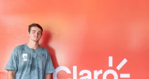 Claro e Yes Tennis fortalecem o tênis brasileiro com João Fonseca, investindo em jovens talentos, infraestrutura e preparação para o Rio Open 2026.