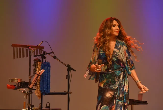 TV Brasil apresenta show acústico para celebrar os 75 anos de Elba Ramalho no Cena Musical Especial “Acústico 45 anos de carreira” revisita clássicos da artista nordestina e vai ao ar à meia-noite na programação da emissora pública.