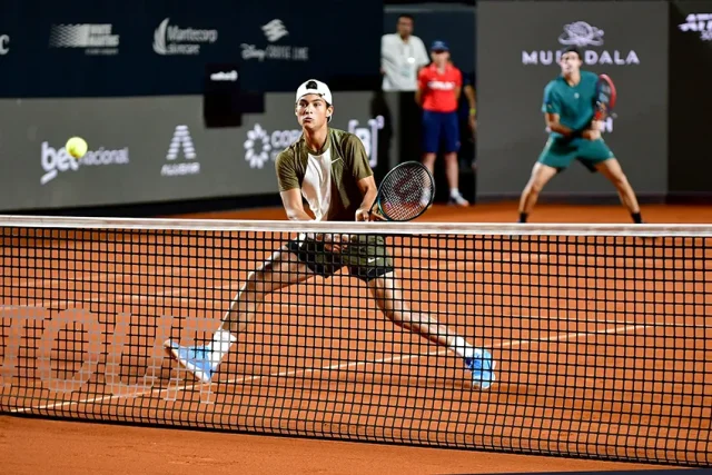 Rio Open: Conheça quem é Guto Miguel, promessa do tênis brasileiro Guto Miguel recebe wild card para a chave principal do Rio Open, maior torneio de tênis da América do Sul.
