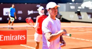 João Fonseca estreia hoje no Rio Open 2026 ao lado de Marcelo Melo. Veja horários, programação e recorde de brasileiros.