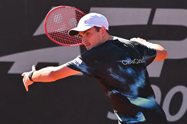 Rio Open 2026 começa em 14/02 no Jockey Club. Veja onde assistir, como chegar e os destaques do maior torneio de tênis da América do Sul.