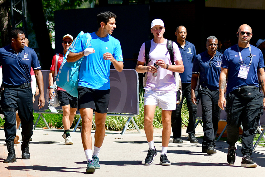 João Fonseca estreia hoje no Rio Open 2026 ao lado de Marcelo Melo. Veja horários, programação e recorde de brasileiros.