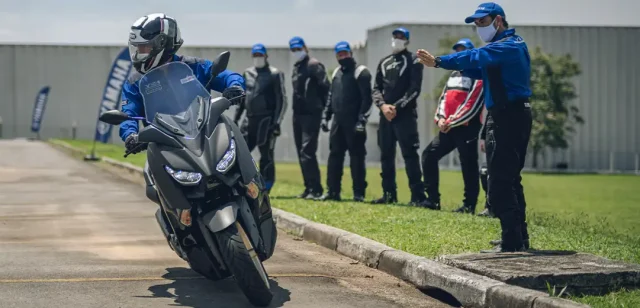 O papel do vestuário na construção de comunidades de marca Entenda como o vestuário fortalece comunidades de marca e amplia o senso de pertencimento além do consumo do produto principal.