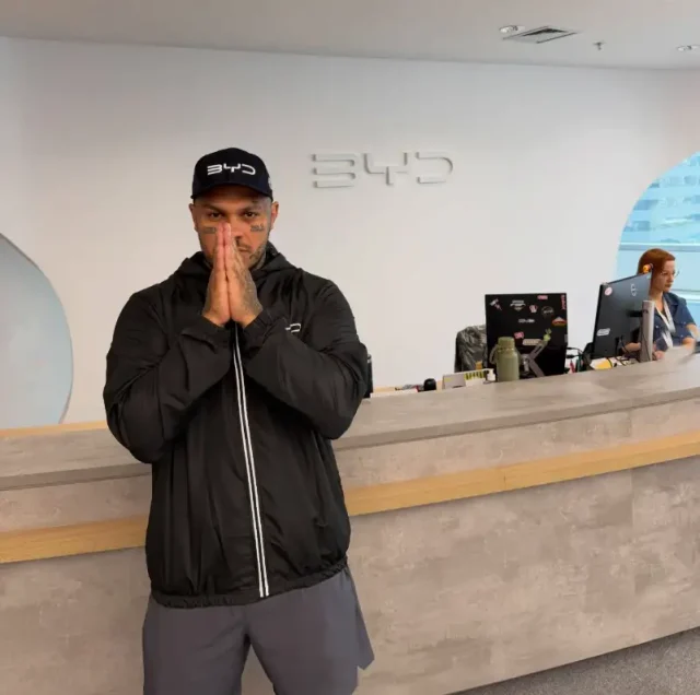 Toguro vira “estagiário de marketing” da BYD e reforça estratégia de influência BYD anuncia Toguro como “estagiário de marketing” e reforça estratégia de influência para gerar visibilidade, engajamento e repercussão nas redes sociais.