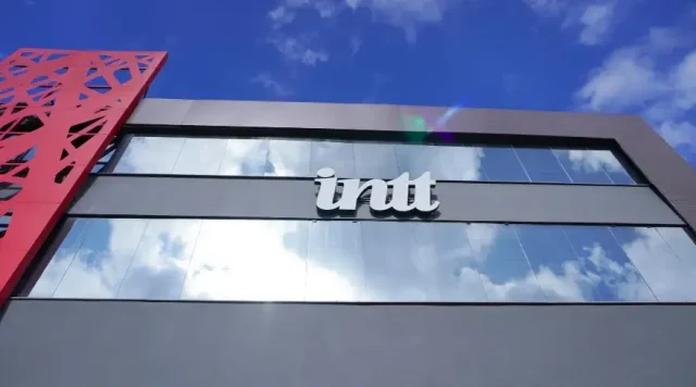 Em 2010, a INTT ousou ir além e apresentou ao mundo o Vibration, o primeiro vibrador líquido do mundo. Um lançamento inovador no mercado que quebrou padrões, despertou curiosidade e redefiniu a forma de viver o prazer.