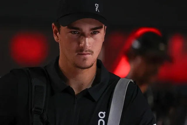 João Fonseca vence o americano Tommy Paul, número 23 do ranking, no Masters 1000 de Indian Wells e avança para enfrentar Jannik Sinner.